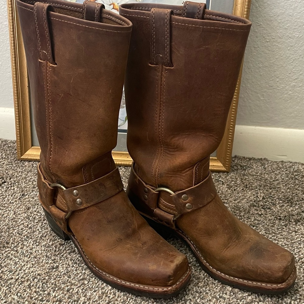 Frye belt buckle boots in great condition only worn once